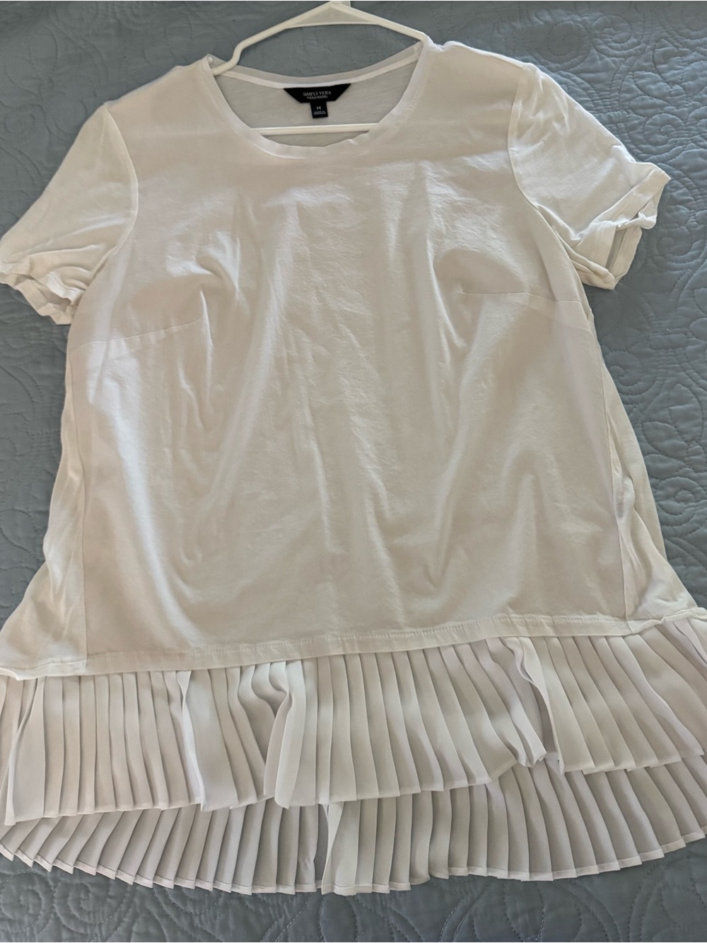 NWOT Simply Vera Wang White Short Sleeve Ruffle Top Size M